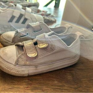 Toddler size 8 converse